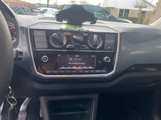 Volkswagen up! 1.0 BMT move up! 2019 Benzine 8