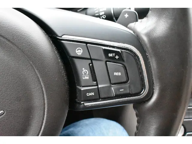 Jaguar XF 2.0 Portfolio 2016 Benzine 28