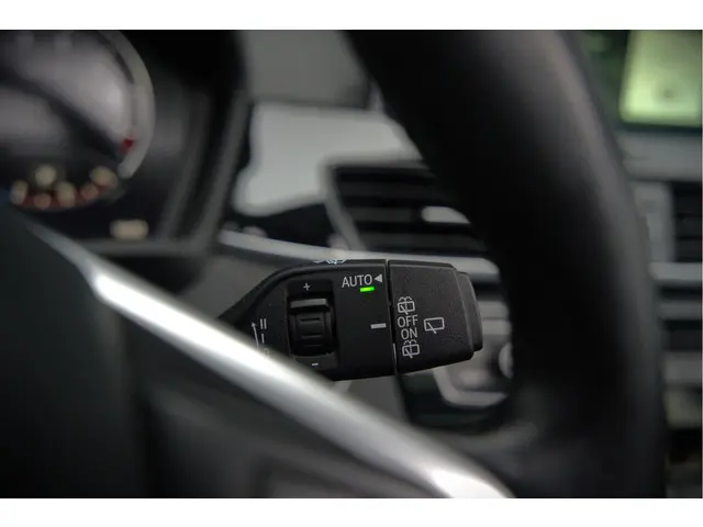 BMW X1 sDrive18i High Executive X Line 2018 Benzine 15