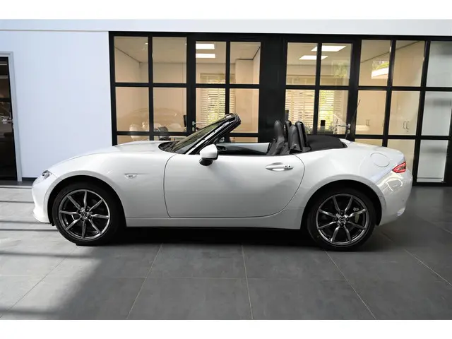 Mazda MX-5 2