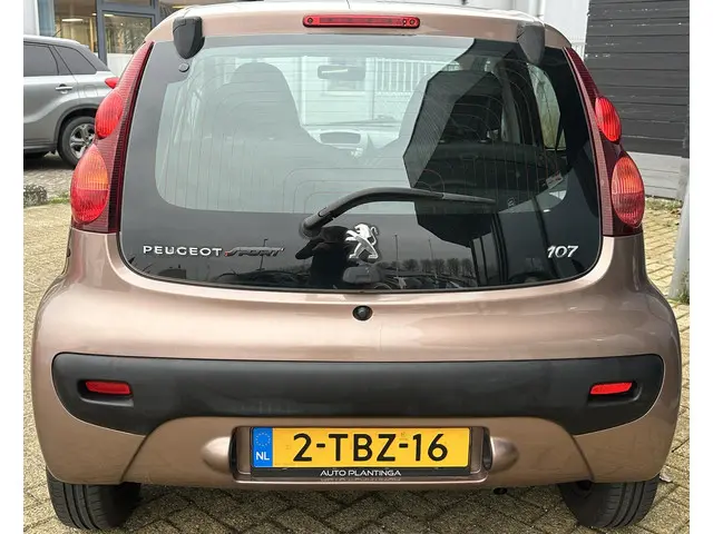 Peugeot 107 1.0 Active 2014 Benzine 5