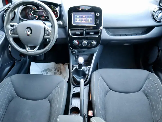 Renault Clio Estate 0.9 TCe Limited 2018 Benzine 8