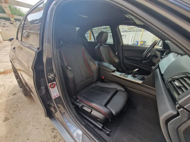 BMW 3 Serie 328i Executive 2012 Benzine 53