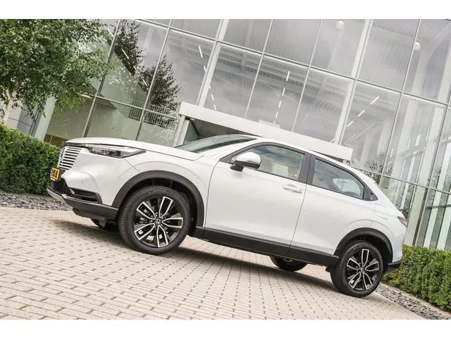 Honda HR-V 1.5i e:HEV ELEGANCE 2022 Hybride Benzine 12