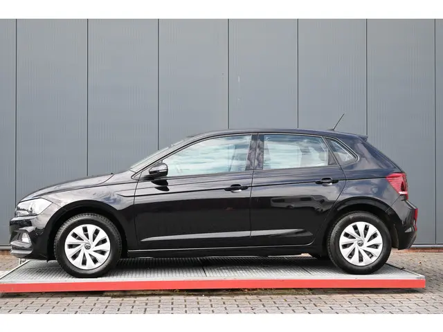 Volkswagen Polo 1.0 TSI Comfortline 2021 Benzine 7