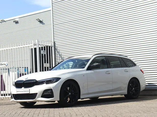 BMW 3 Serie Touring 320i 2021 Benzine 36
