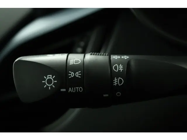 Toyota C-HR 1.8 Hybrid Executive 2022 Hybride Benzine 30