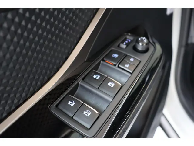 Toyota C-HR 1.8 Hybrid Dynamic, 2018 Hybride Benzine 17