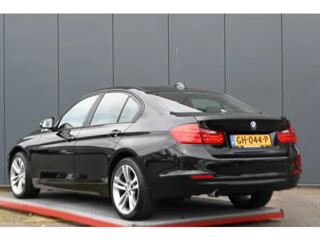 BMW 3 Serie 316i Business 2015 Benzine 6