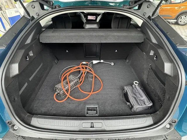 Peugeot 408 1.6 HYbrid GT 180 EAT8 2023 Hybride Benzine 21