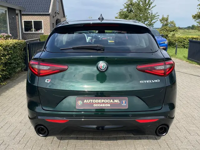Alfa Romeo Stelvio 2.0 T AWD Ti 2020 Benzine 2
