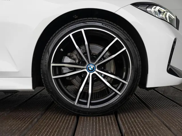 BMW 3 Serie Touring 320e 2024 Hybride Benzine 6
