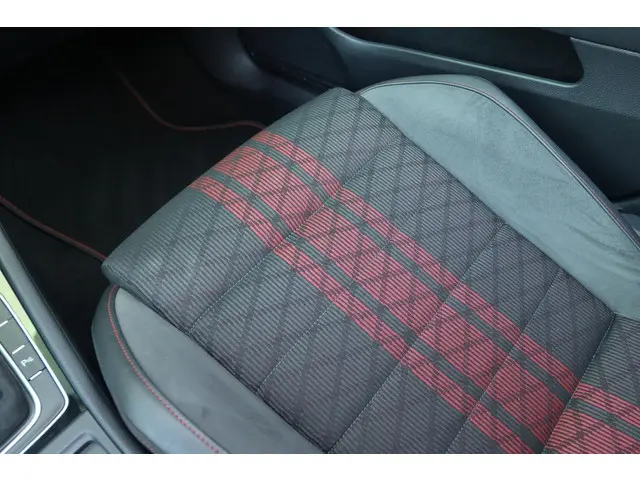 Volkswagen Golf 2.0 TSI GTI TCR 2019 Benzine 30