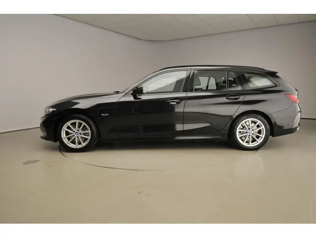 BMW 3 Serie Touring 320e 2023 Hybride Benzine 2