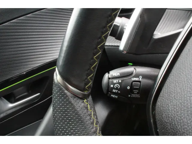 Peugeot 208 1.2 PureTech GT-Line 2020 Benzine 22