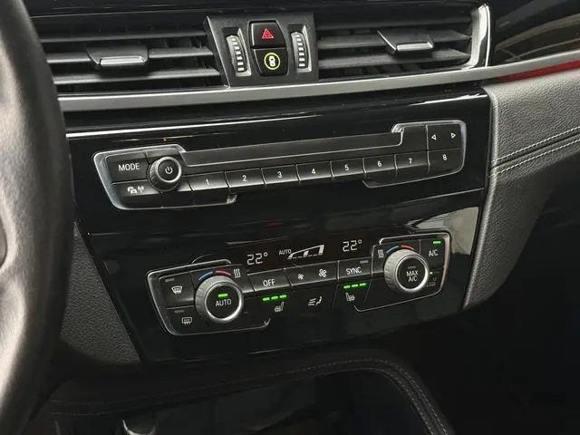 BMW X1 sDrive20i VDL Nedcar Edition 2020 Benzine 17