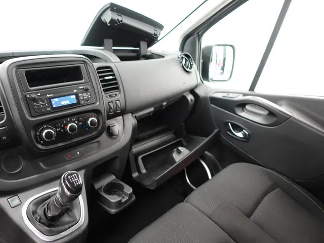 Renault Trafic Passenger 2.0 dCi 120 L2H1 2019 Diesel 19