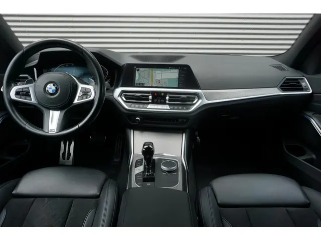 BMW 3 Serie Touring 320i 2021 Benzine 9