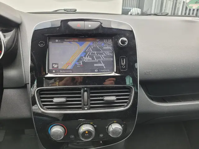 Renault Clio 0.9 TCe Limited 2018 Benzine 23