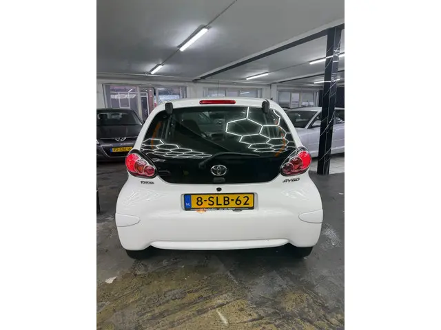 Toyota Aygo 1.0 VVT-i Now Airco 2013 Benzine 4