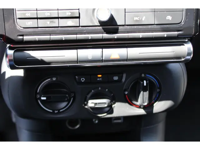 Citroën C3 1.2 PureTech Live 2018 Benzine 18