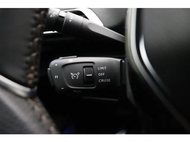 Peugeot 5008 1.2 Turbo GT 2023 Benzine 35