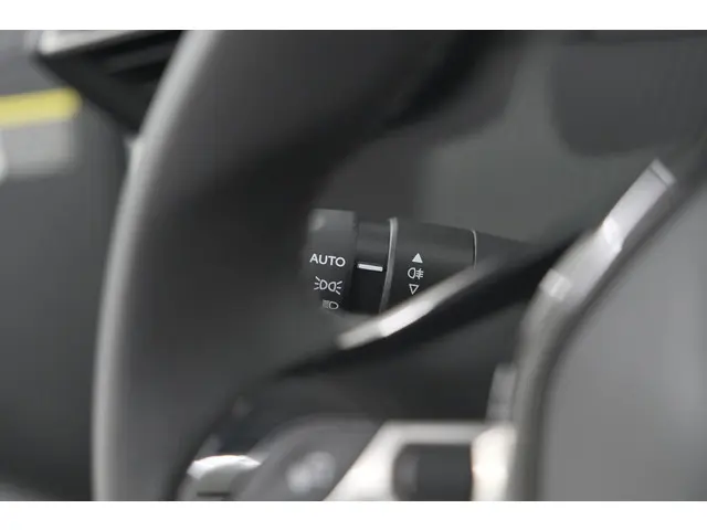 Peugeot 208 PureTech 100 Allure Pack 2023 Benzine 31