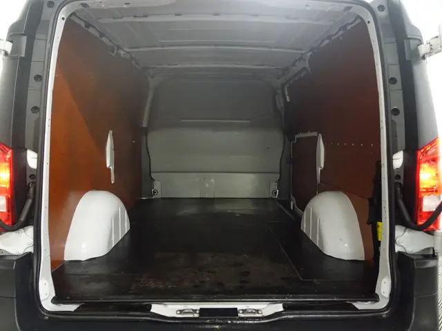 Mercedes-Benz Vito 111 CDI Lang L2- 2015 Diesel 3