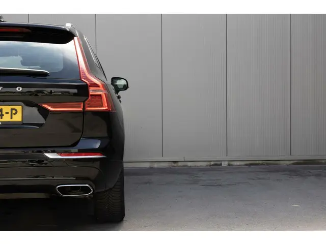 Volvo XC60 2.0 T5 Inscription Panorama|Leder| 2018 Benzine 24