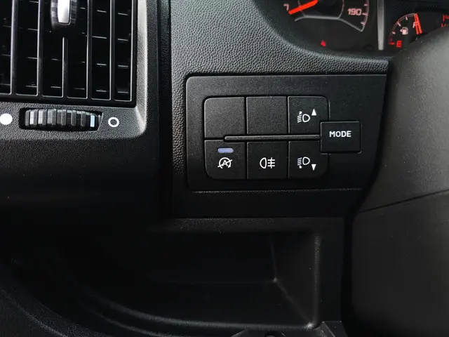 Peugeot Boxer 2.2 BlueHDi L2 H2 3.5T 2023 Diesel 18