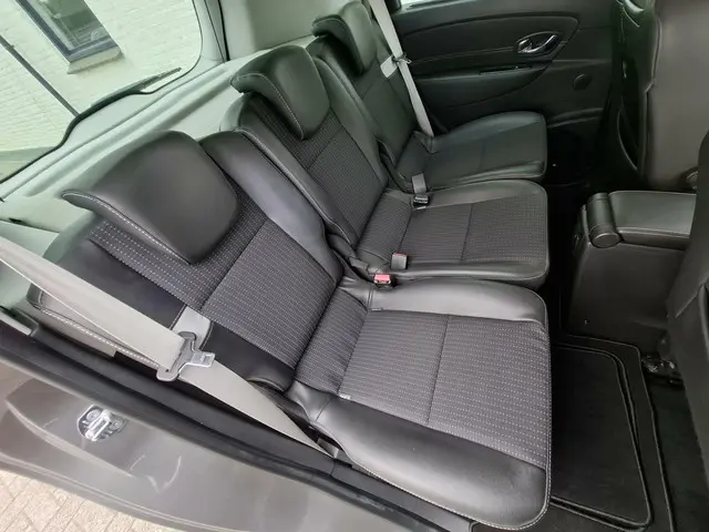 Renault Scénic TCe 115 Bose 2013 Benzine 34