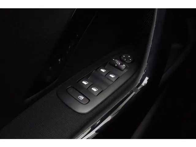 Peugeot 2008 1.2T 130pk Automaat Signature 2019 Benzine 16
