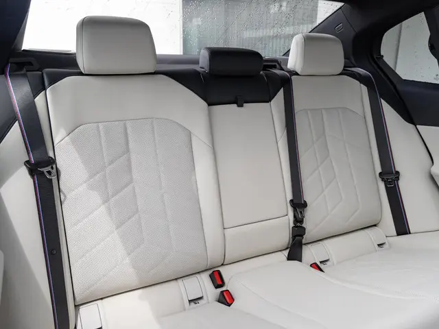 BMW 5 Serie Sedan 550e xDrive 2025 Hybride Benzine 11