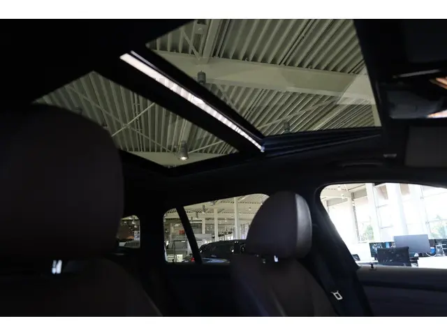 BMW 3 Serie Touring 320i 2020 Benzine 28