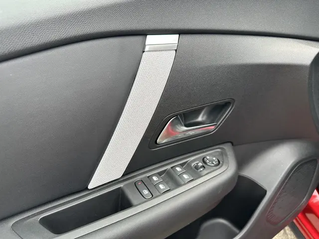 Citroën C4 1.2 Hybrid 145 PK Max 2025 Hybride Benzine 14