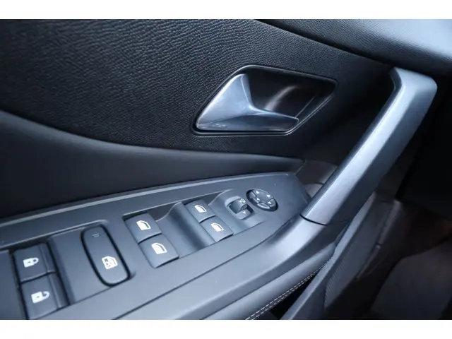 Peugeot 308 1.2 PureTech Allure 2024 Benzine 19