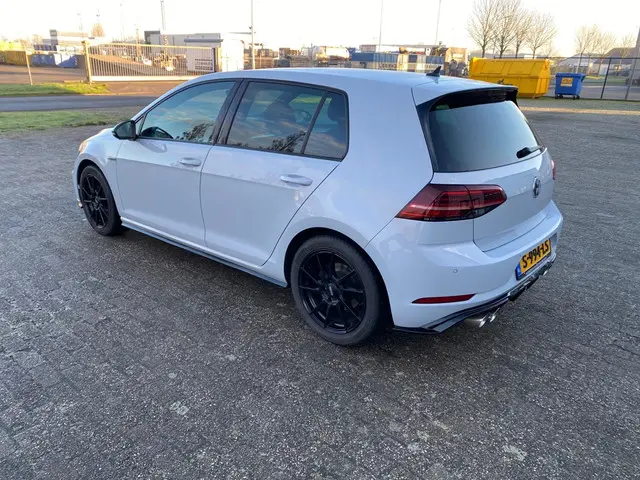Volkswagen Golf 1.5 TSI Highline Business R 2018 Benzine 3