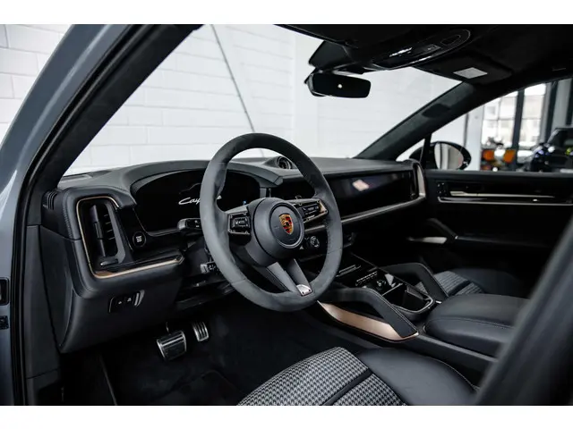 Porsche Cayenne Coupé E-Hybrid 2023 Hybride Benzine 31