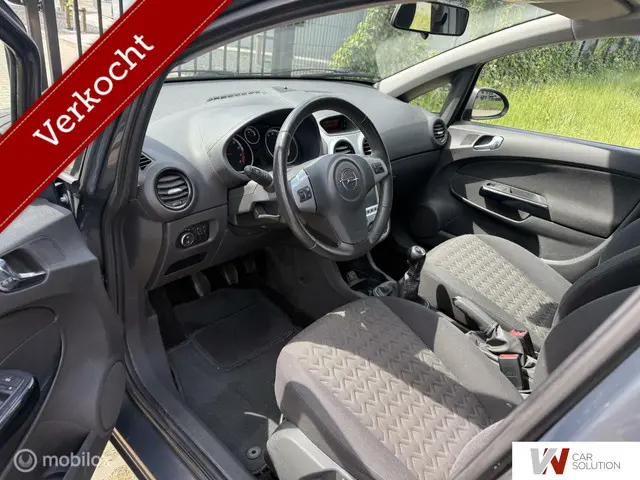 Opel Corsa 1.4-16V Anniversary Edition 2013 Benzine 10