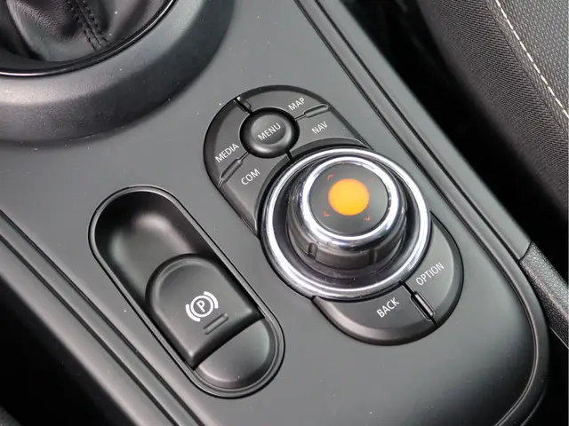MINI Countryman 1.5 Cooper 2019 Benzine 33