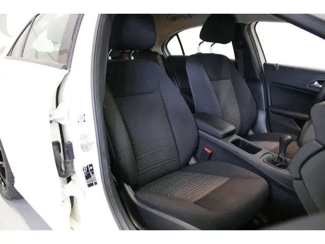 Mercedes-Benz A-Klasse 180/ Origineel NL/ NAP 2015 Benzine 6