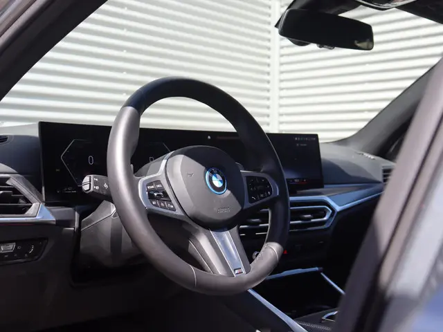 BMW 3 Serie Touring 320e 2024 Hybride Benzine 14