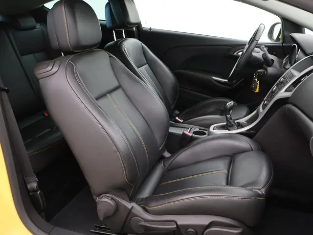 Opel Astra GTC 1.4 TURBO 140 PK SPORT 2013 Benzine 4