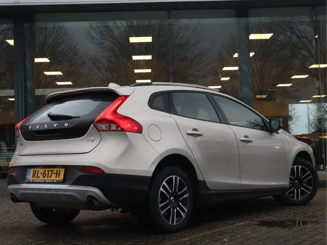 Volvo V40 Cross Country 1.5 T3 Momentum 2018 Benzine 2