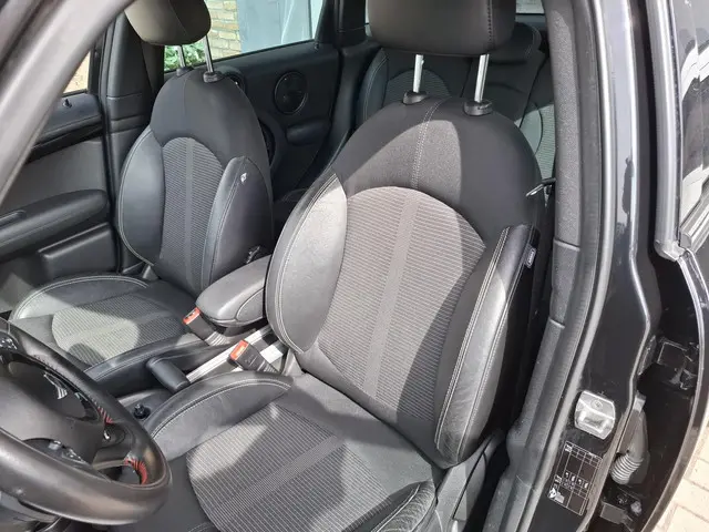 MINI Countryman Mini 1.6 Cooper S Chili JCW 2016 Benzine 34