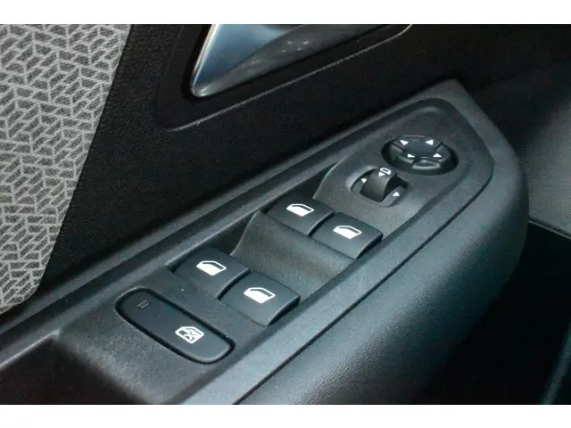 Citroën C4 Puretech EAT8 Shine 2021 Benzine 14