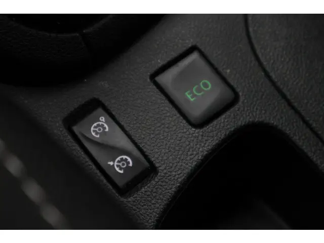 Renault Clio Estate 0.9 TCe Limited 2018 Benzine 35