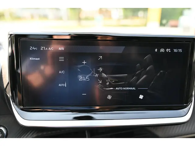 Peugeot 2008 1.2 Hybrid 136 GT 2024 Hybride Benzine 42
