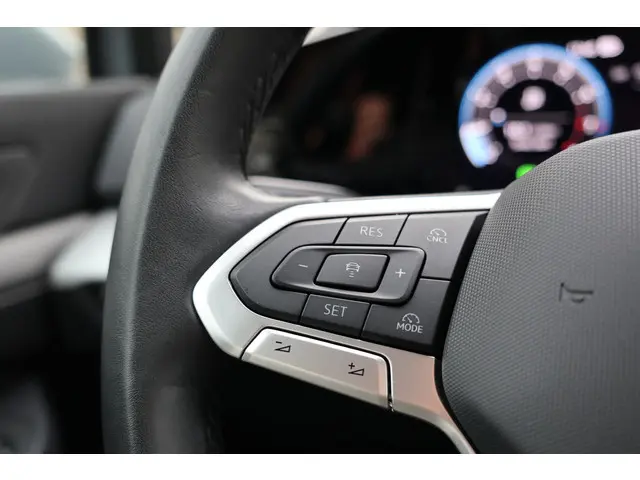 Volkswagen Golf 1.5 eTSI Life Edition 2024 Benzine 25