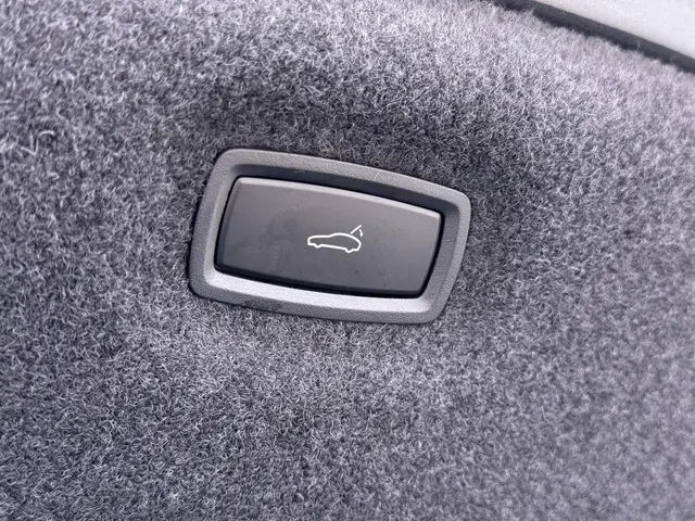 Porsche Taycan Performance 84 kWh 2024 Elektrisch 12